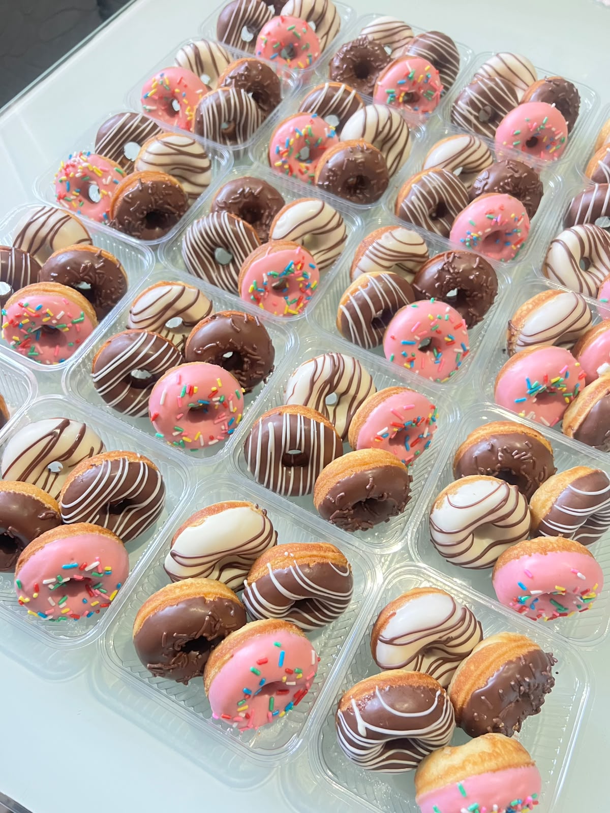 Mini Cake Donuts Bendito Donuts